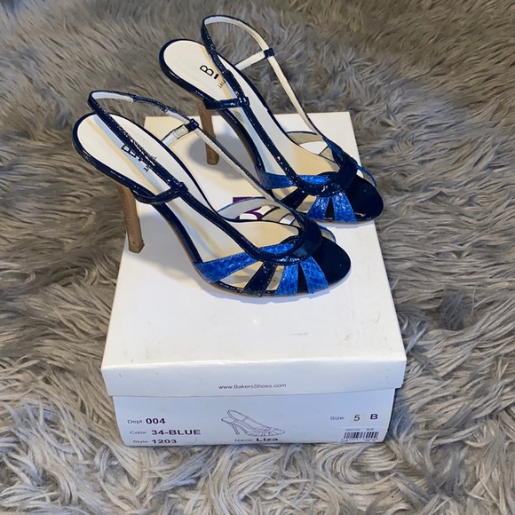 Bakers Shoes - Bakers blue heels size 5 with box
